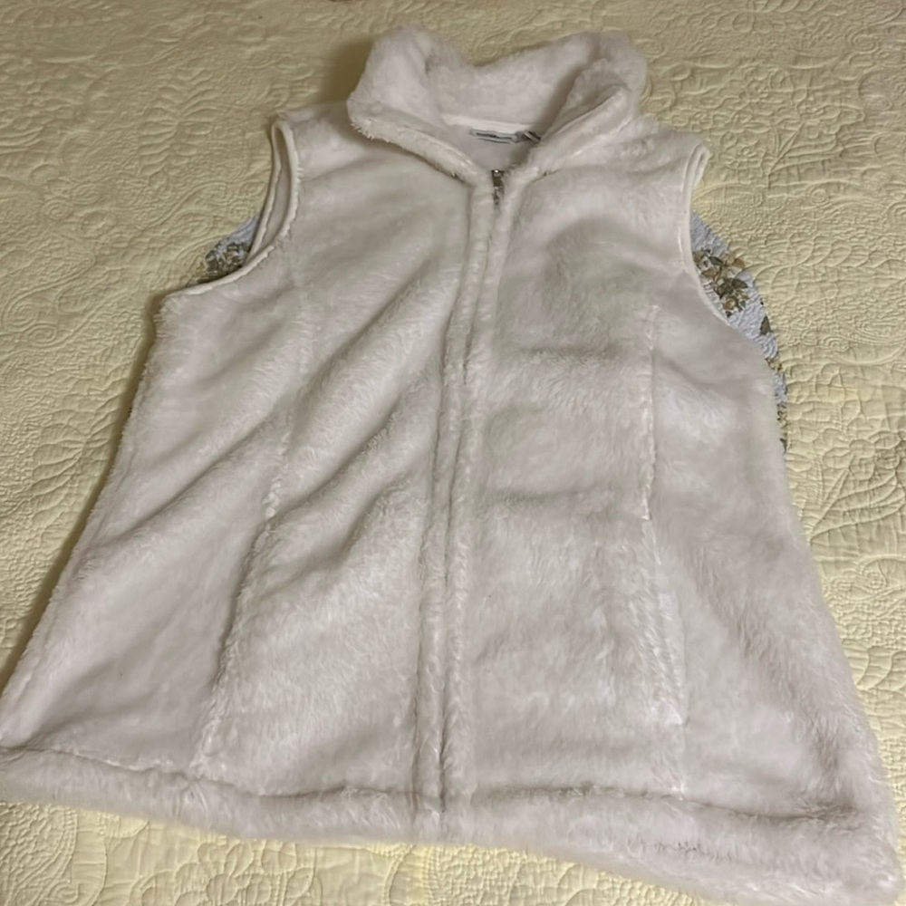 👚2/$15, 3/$18, 4/$20👚 Croft & Barrow Vest